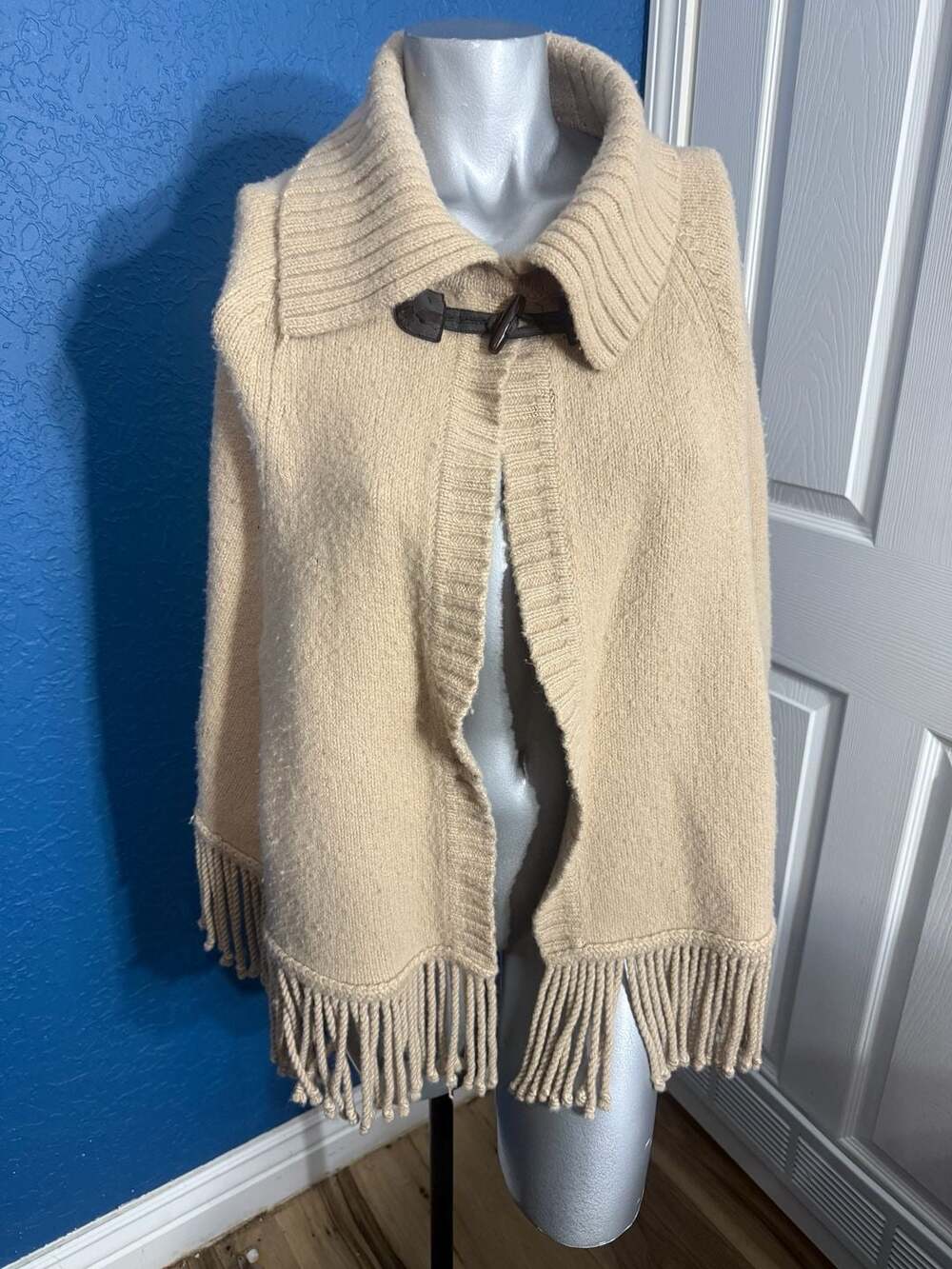 Lands’ End Wool Blend Poncho Cape S/M Oatmeal Fringe Toggle Oversized Collar